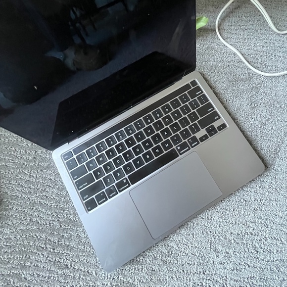 MacBook Pro 13" 1.4GHz Quad Core Intel Core i5 8GB 2133MHz Intel Iris Plus Graph - Picture 3 of 5